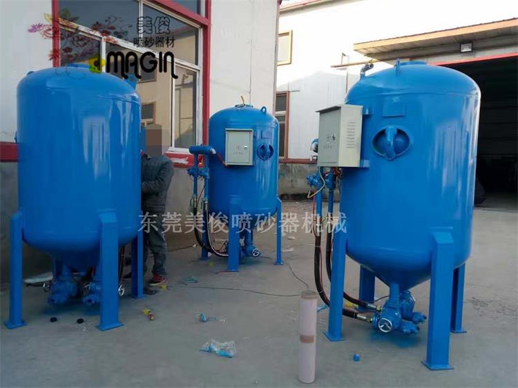 Double gun sandblasting machine, pressurized sandblasting machine, pressure sandblasting machine, descaling sandblasting machine, double gun air control type